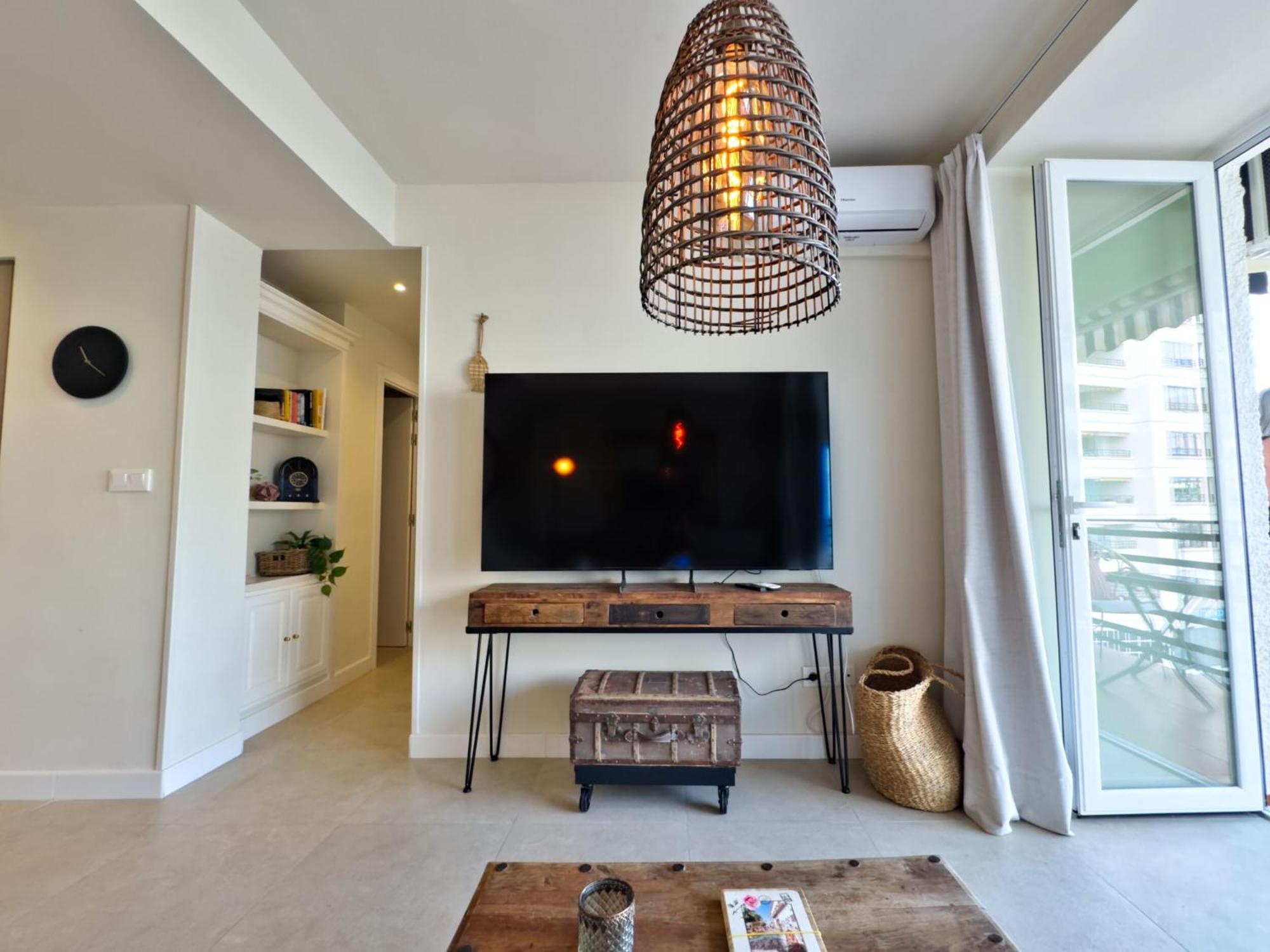 Appartement Boho Chic Apt, Frontline Sea & Paseo Views *