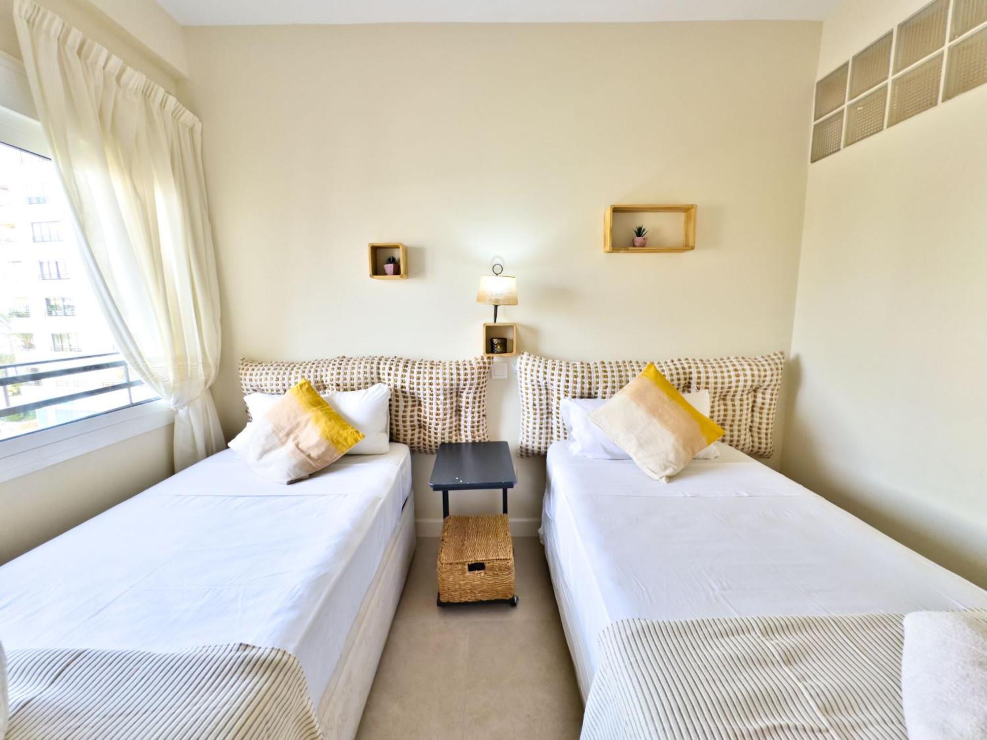 Boho Chic Apt, Frontline Sea & Paseo Views