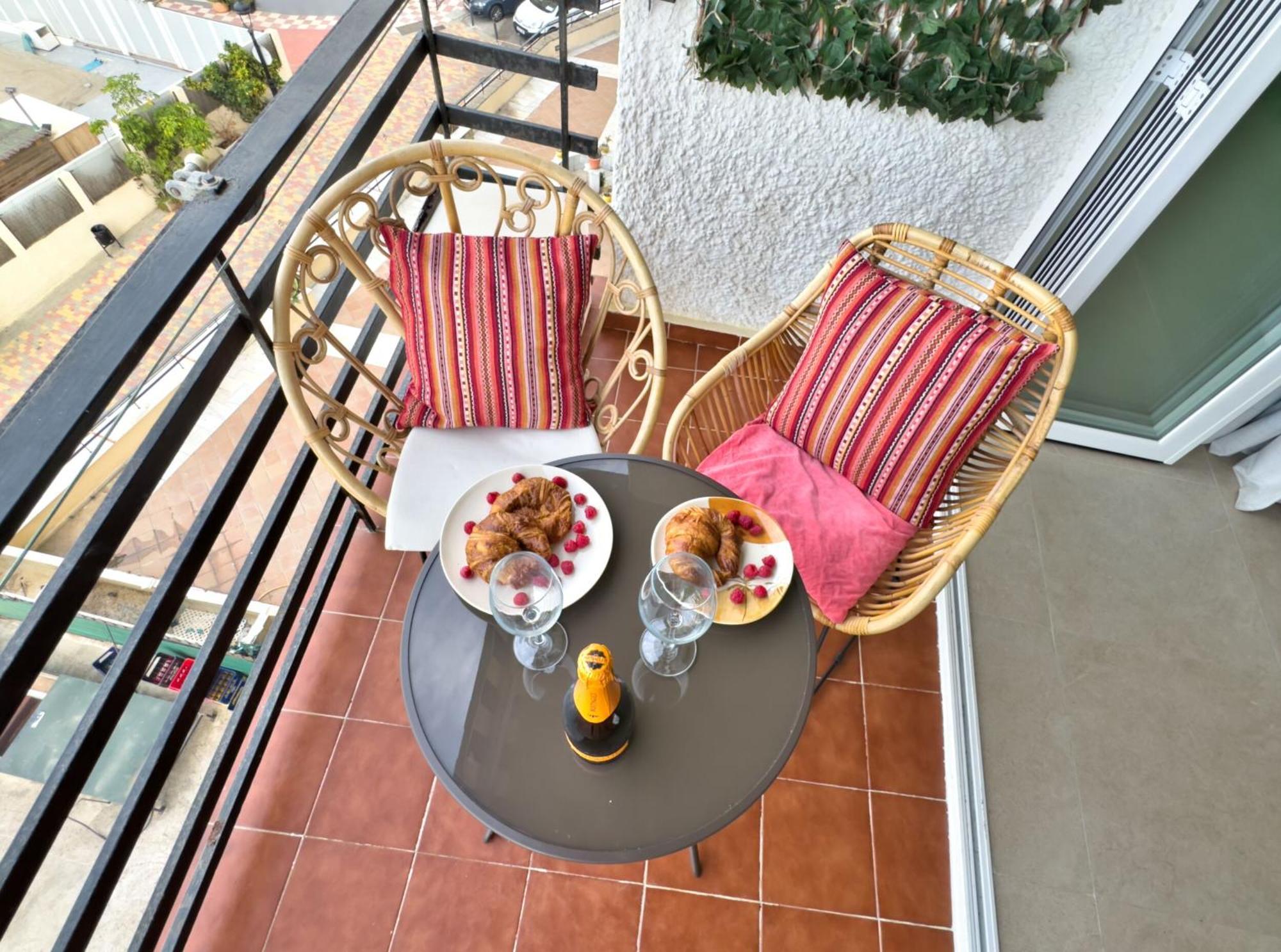 Boho Chic Apt, Frontline Sea & Paseo Views * Marbellac
