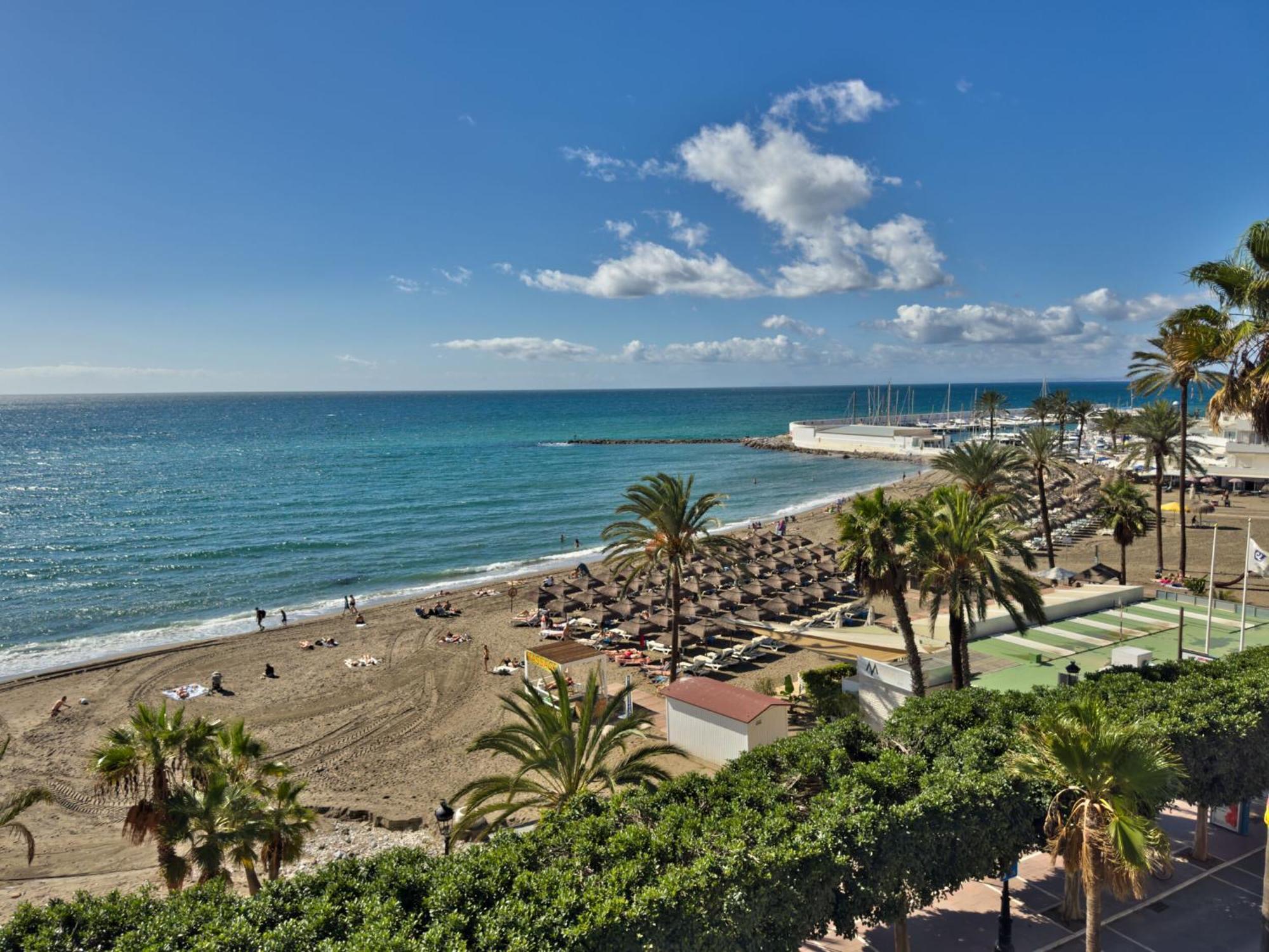 Apartment Boho Chic Apt, Frontline Sea & Paseo Views *
