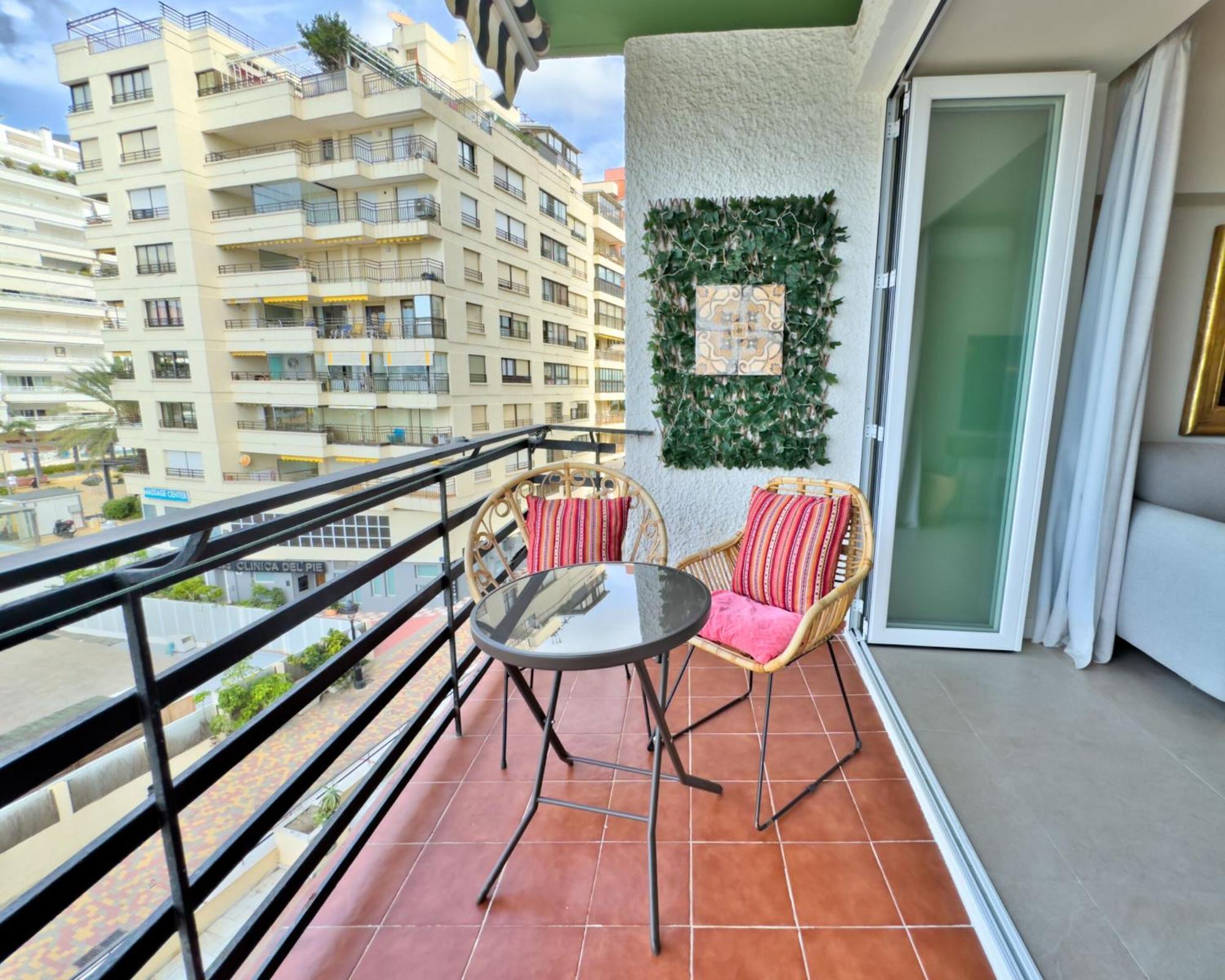 Boho Chic Apt, Frontline Sea & Paseo Views Appartement Marbellac