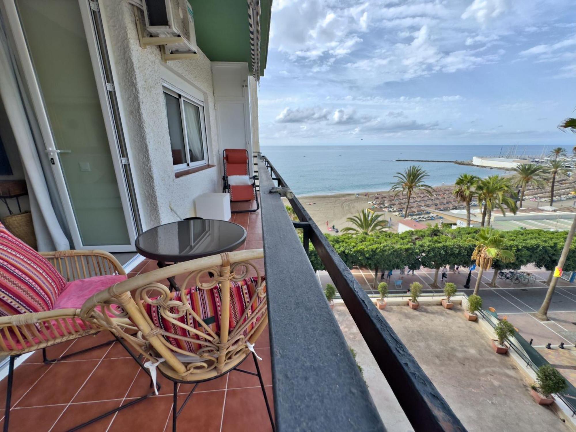 Boho Chic Apt, Frontline Sea & Paseo Views