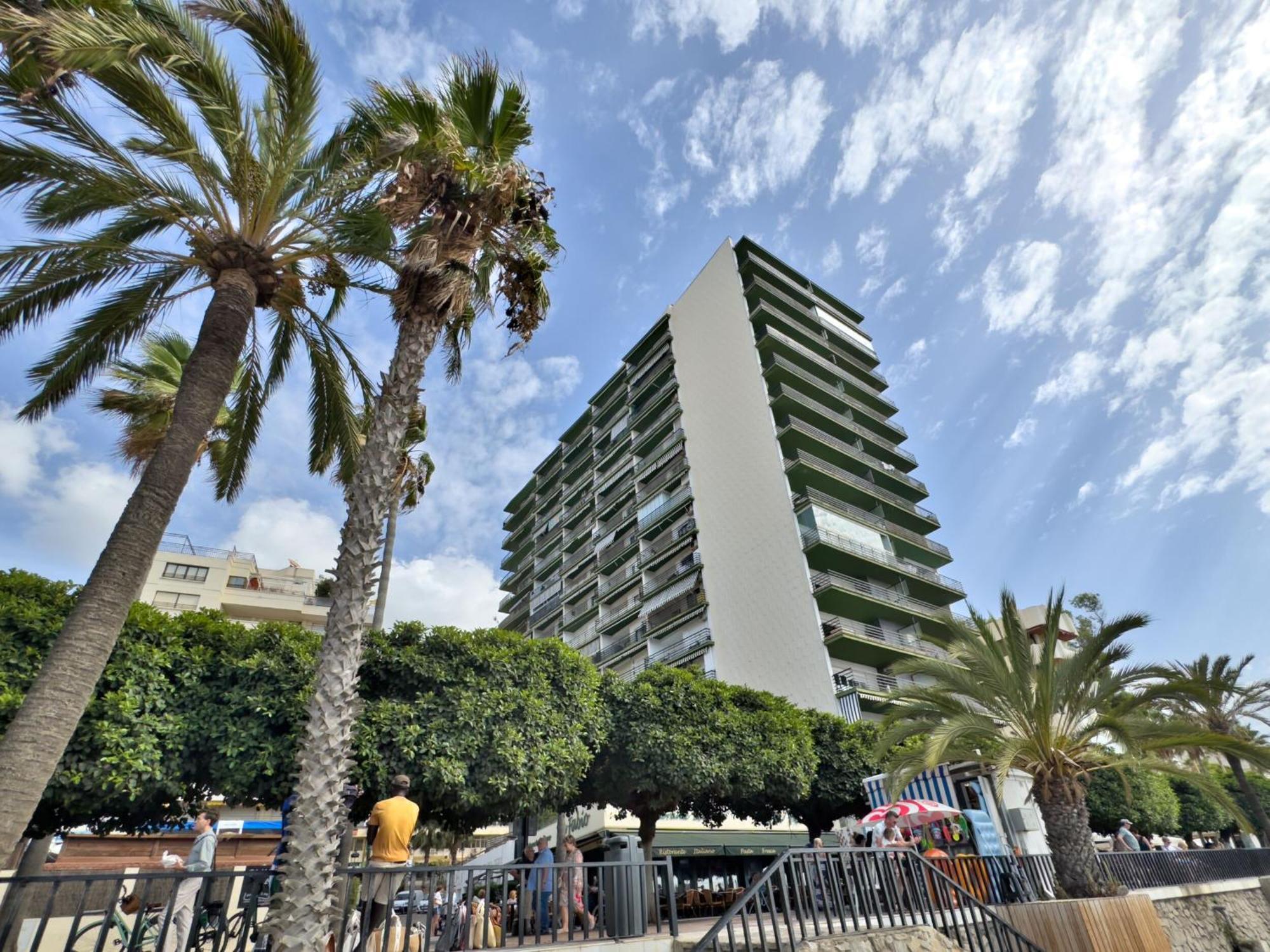 Boho Chic Apt, Frontline Sea & Paseo Views *